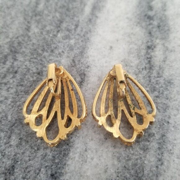 Vintage Retro Gold Tone Clip On Earrings, Butterfly Wing Shape, Filigree, Estate - Picture 2 of 5